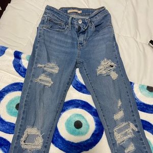 Levi’s Light Wash Ripped Skinny Jeans